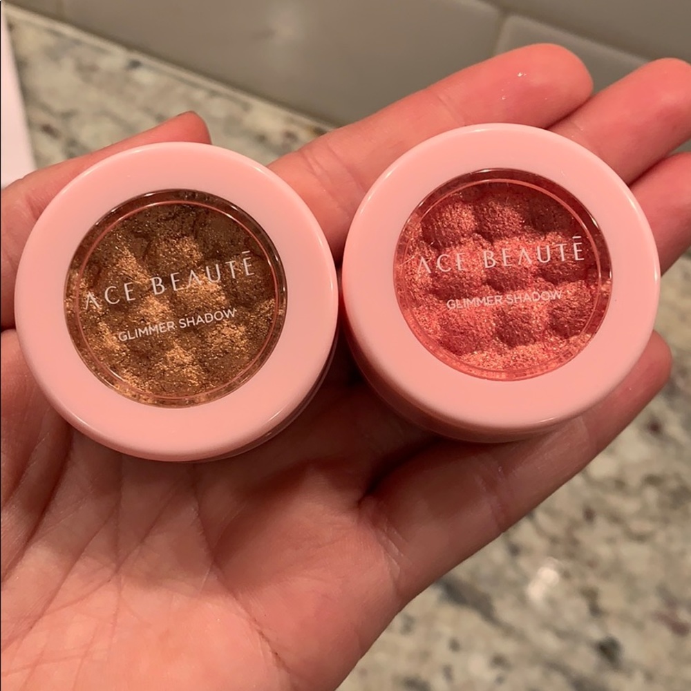 Glimmer eye shadows